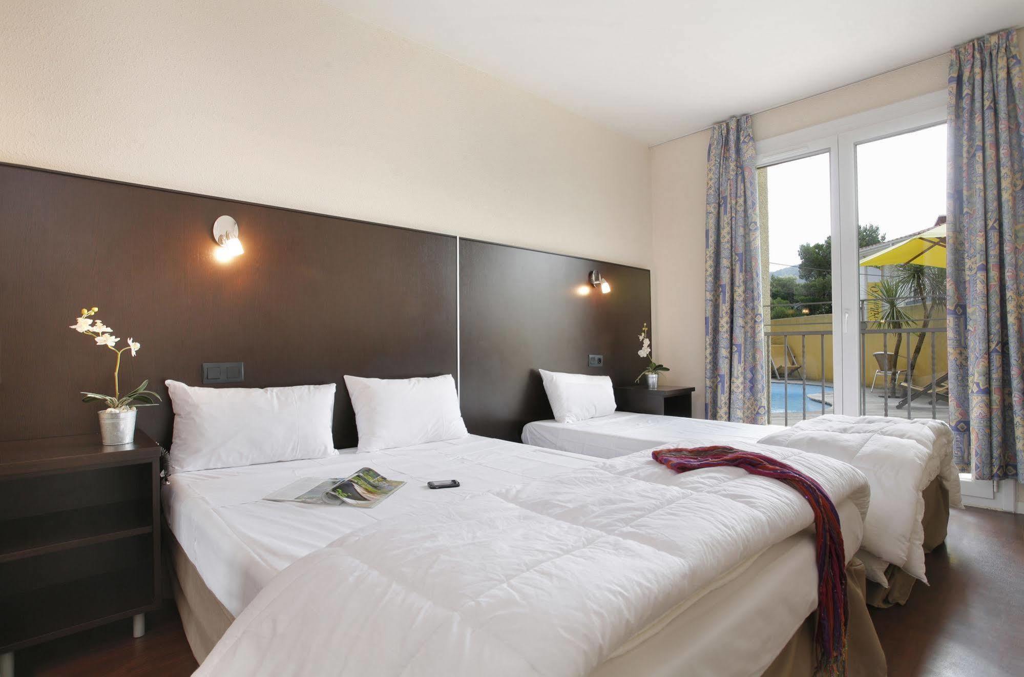 Hotel The Originals Perpignan Sud Le Grillon D'Or Le Boulou Exterior foto