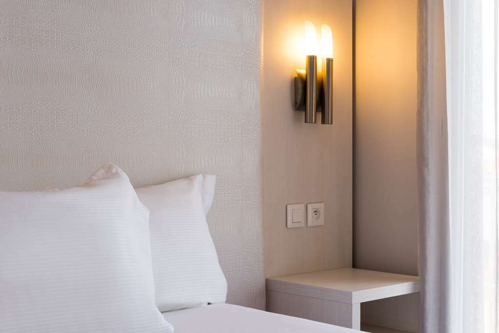 Hotel The Originals Perpignan Sud Le Grillon D'Or Le Boulou Quarto foto